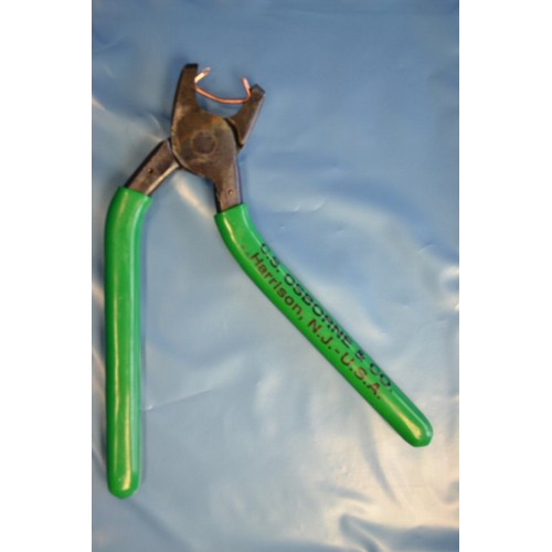 Vinklad tång för gummicordsklämmor